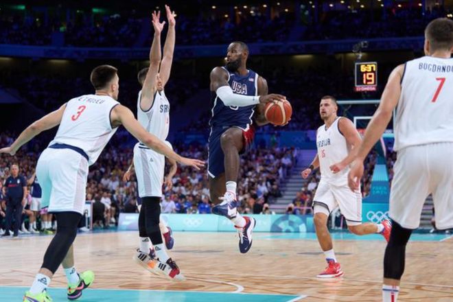 阿里纳斯:湖人总在尝试高难度出手,文森特都无视詹姆斯要球